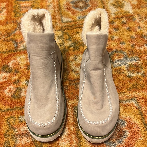 Beige and white wedge bootie size 6 - Picture 2 of 5